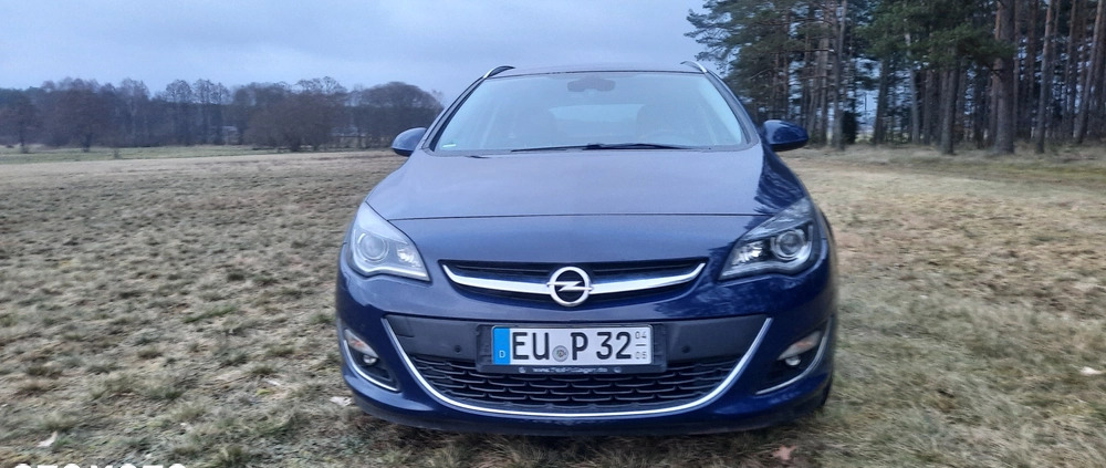 Opel Astra cena 21900 przebieg: 261000, rok produkcji 2014 z Czersk małe 79
